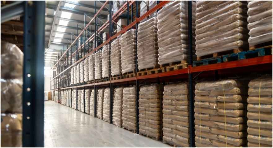 Pros and Cons of Stocking Wholesale Clothing