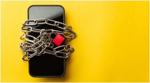 How to Do a Digital Detox (Without Losing Your Mind)